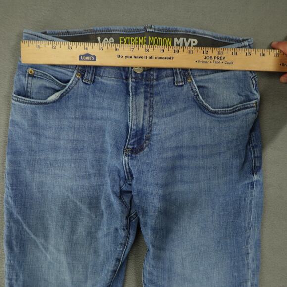 Lee Men's Extreme Motion MVP Straight‎ Fit Tapered Leg Jeans Size 31 x 30 - Picture 4 of 12